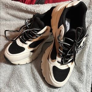 Steve Madden Black and Cream Women's Sneakers